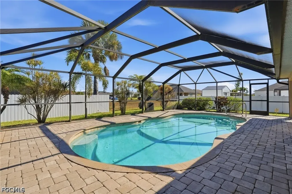 325 NW 9th Street Cape Coral FL 33993