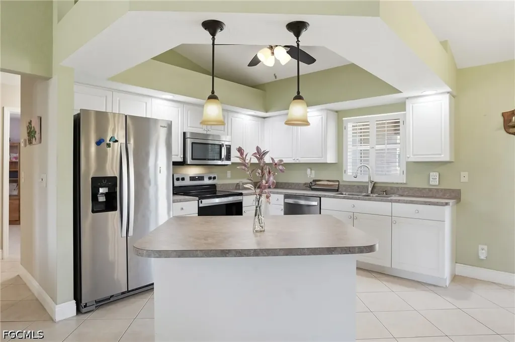 325 NW 9th Street Cape Coral FL 33993