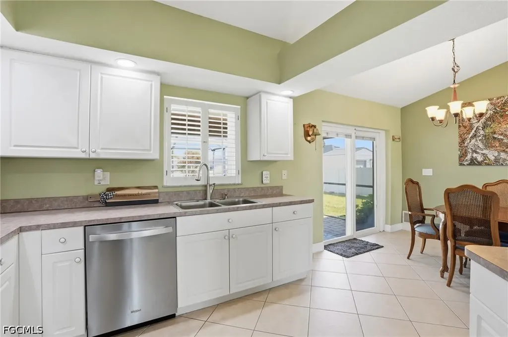 325 NW 9th Street Cape Coral FL 33993