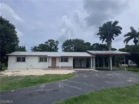 23 W Corkscrew Boulevard Clewiston FL 33440