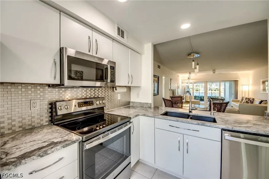 4016 SE 19th Avenue Cape Coral FL 33904