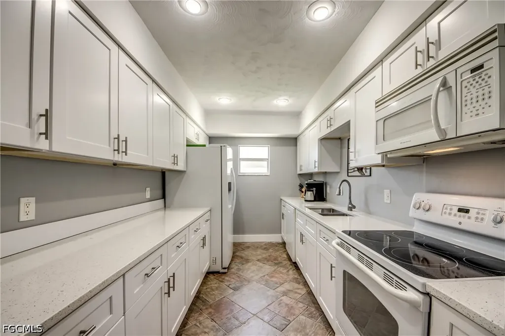 4016 SE 19th Avenue Cape Coral FL 33904