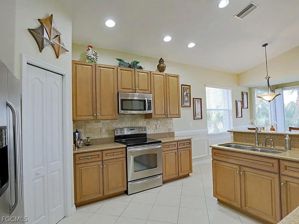 3171 Sea Trawler Bend North Fort Myers FL 33903