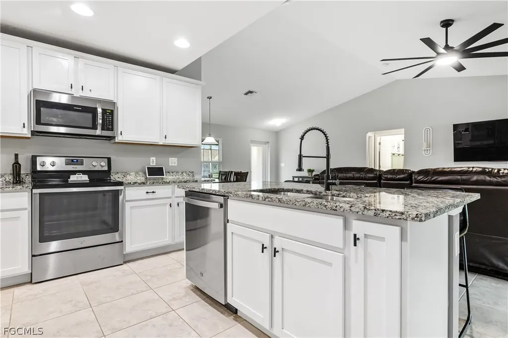1007 SE 26th Terrace Cape Coral FL 33904