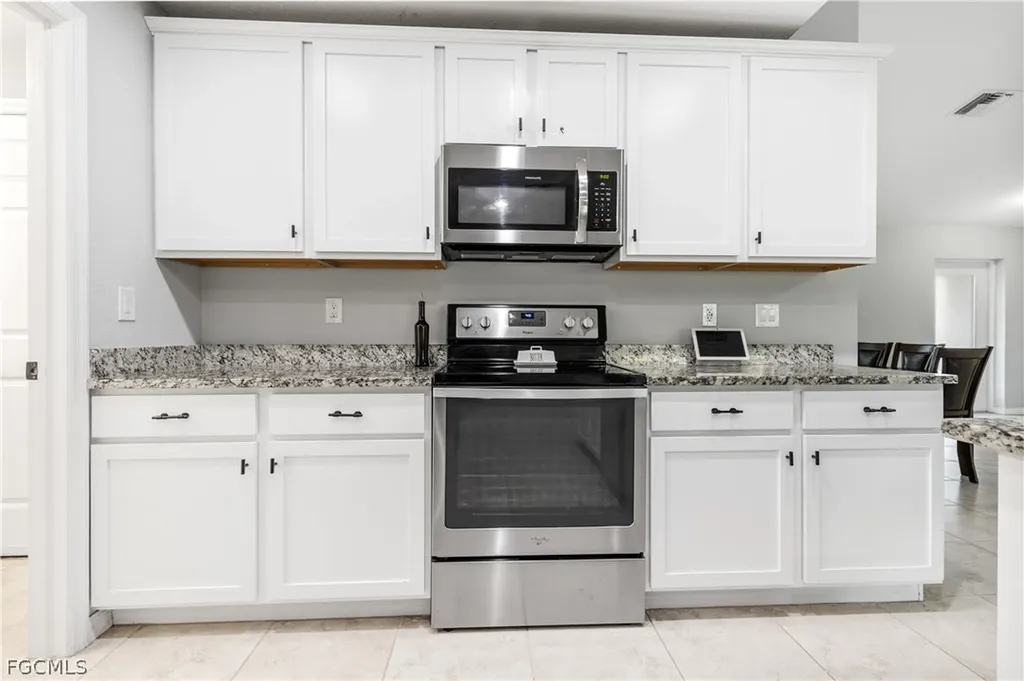 1007 SE 26th Terrace Cape Coral FL 33904