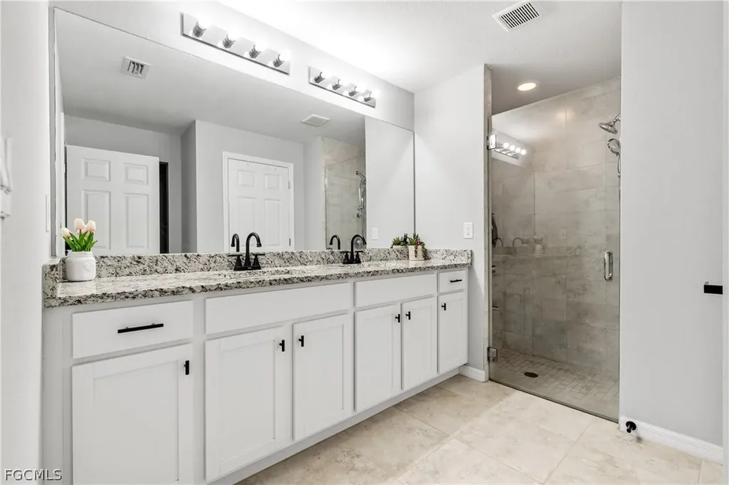 1007 SE 26th Terrace Cape Coral FL 33904