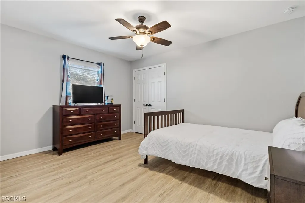 1007 SE 26th Terrace Cape Coral FL 33904