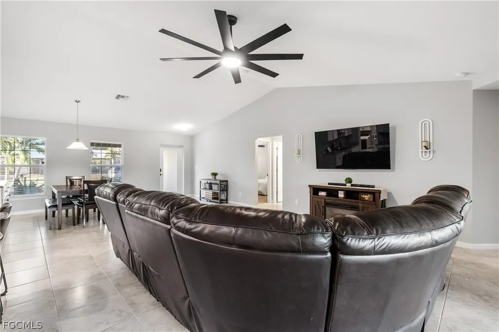 1007 SE 26th Terrace Cape Coral FL 33904