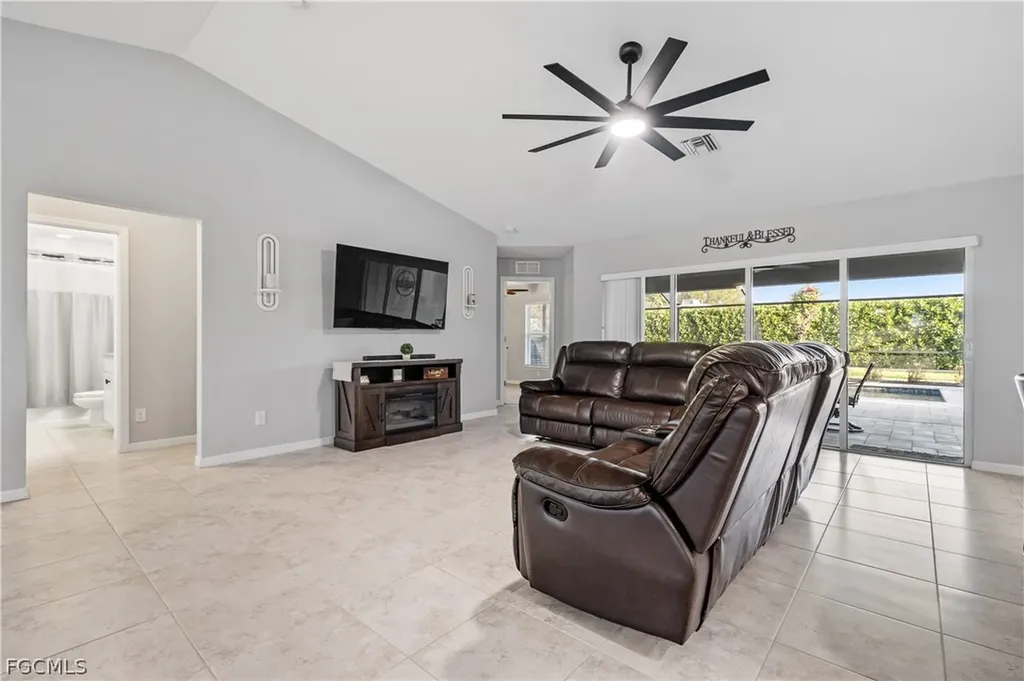 1007 SE 26th Terrace Cape Coral FL 33904