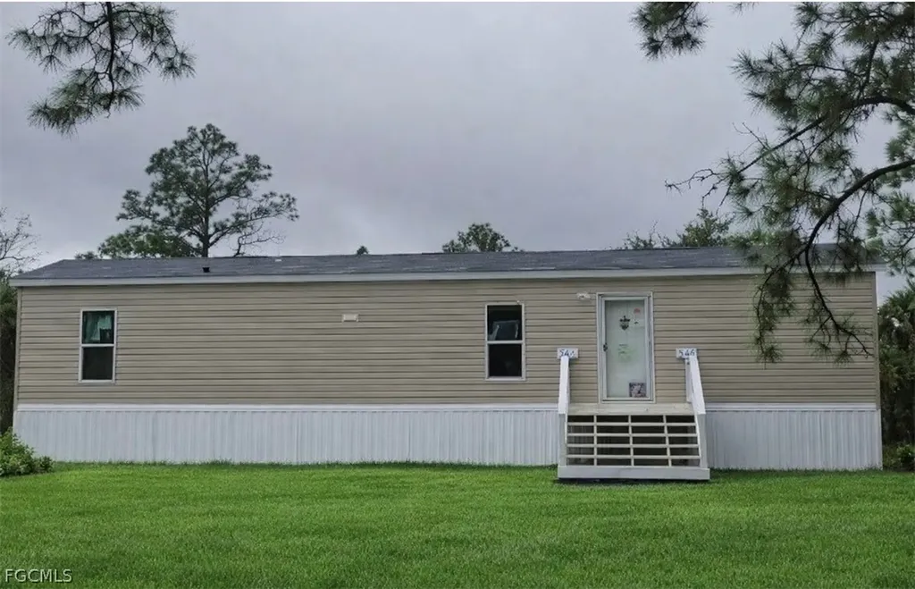 566 Avenida Del Sur Avenue Montura Ranches FL 33440