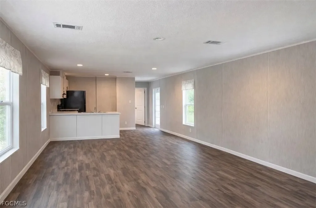566 Avenida Del Sur Avenue Montura Ranches FL 33440