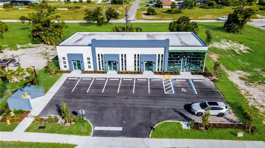 1043 Ceitus Terrace Cape Coral FL 33991