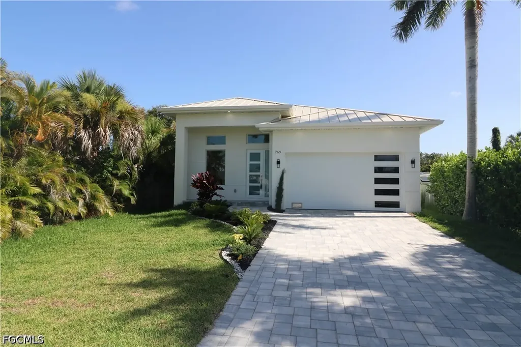 769 95th Avenue N Naples FL 34108