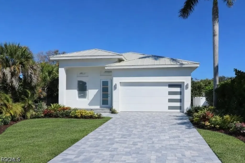769 95th Avenue N Naples FL 34108