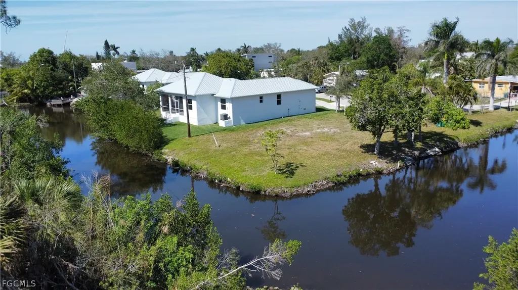 3260 Lunar Street Naples FL 34112