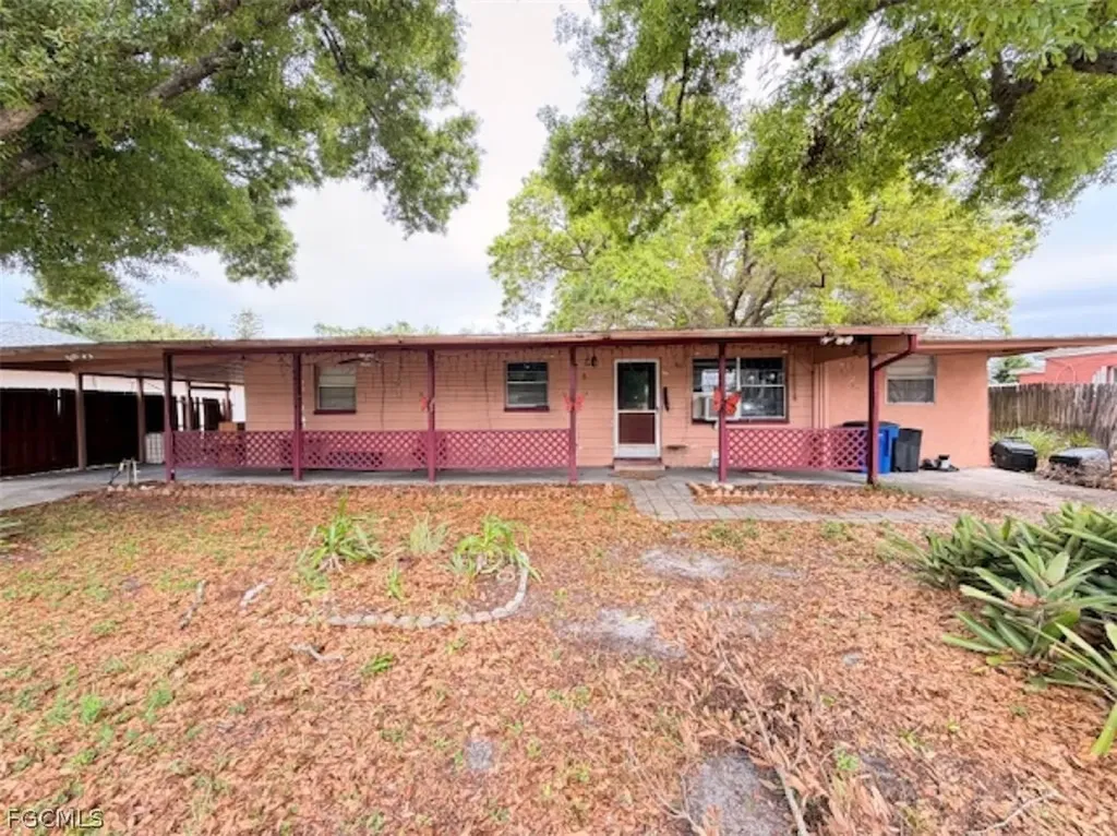 986 Tropical Palm Avenue North Fort Myers FL 33903