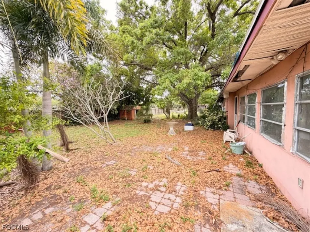 986 Tropical Palm Avenue North Fort Myers FL 33903