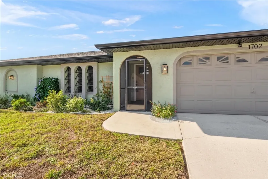 1702 SE 5th Court Cape Coral FL 33990