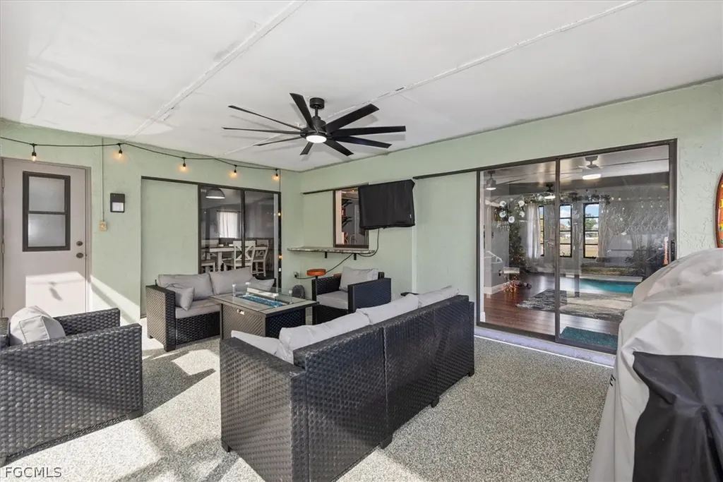 1702 SE 5th Court Cape Coral FL 33990