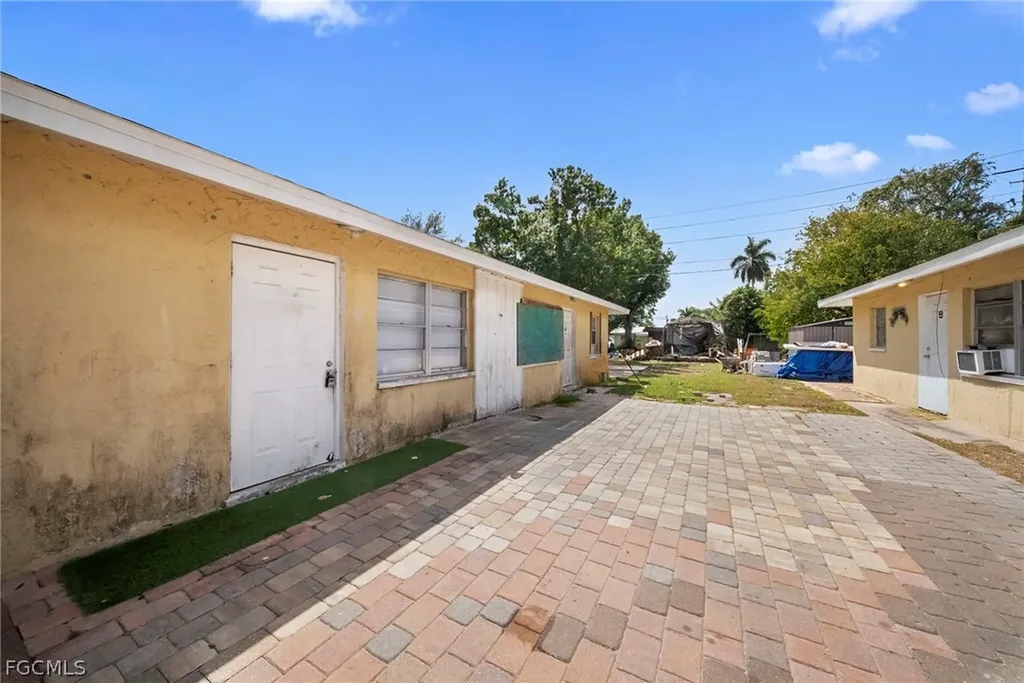 464 Carolina Avenue Fort Myers FL 33905