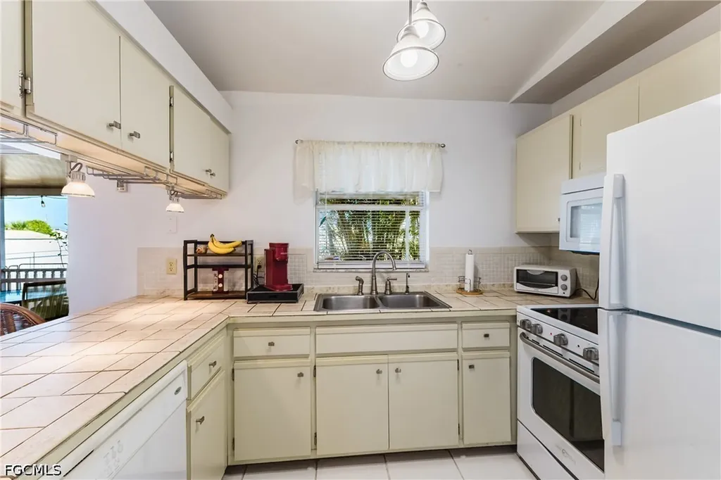 315 NW 7th Terrace Cape Coral FL 33993