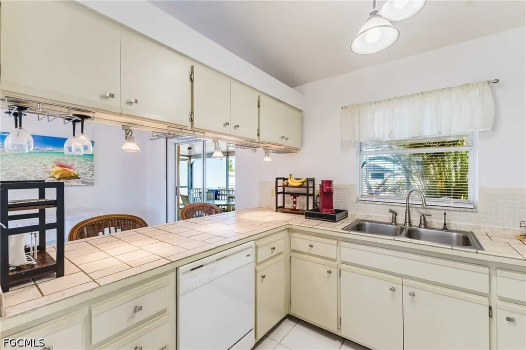 315 NW 7th Terrace Cape Coral FL 33993