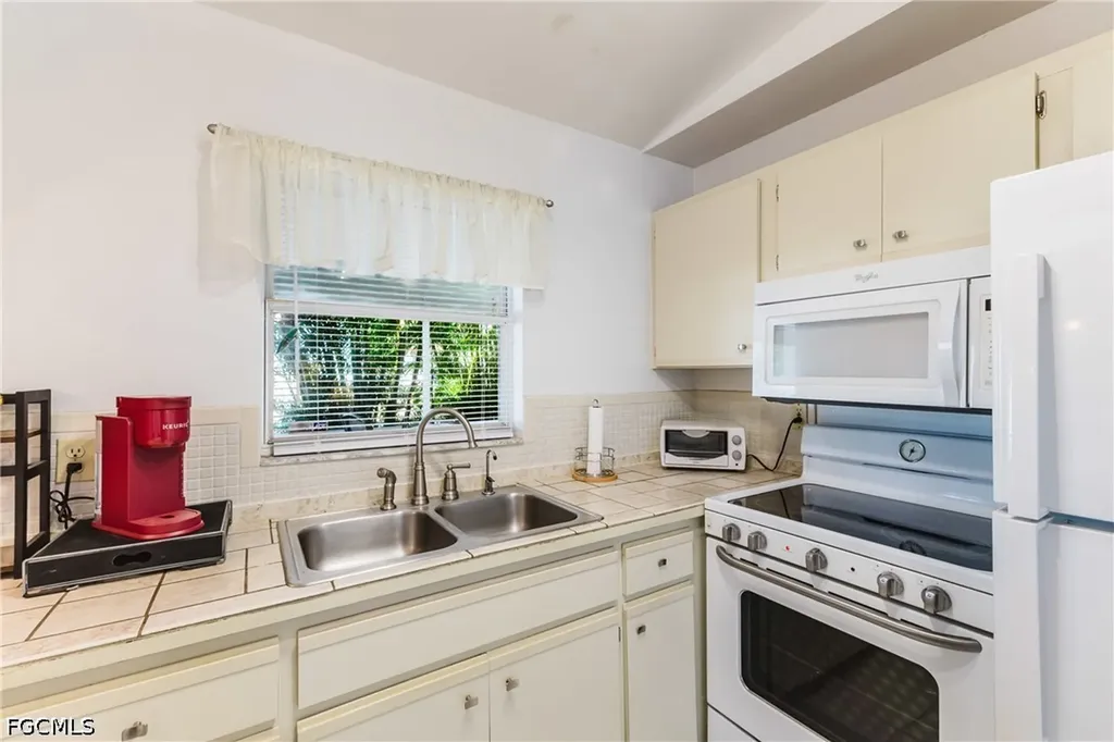 315 NW 7th Terrace Cape Coral FL 33993