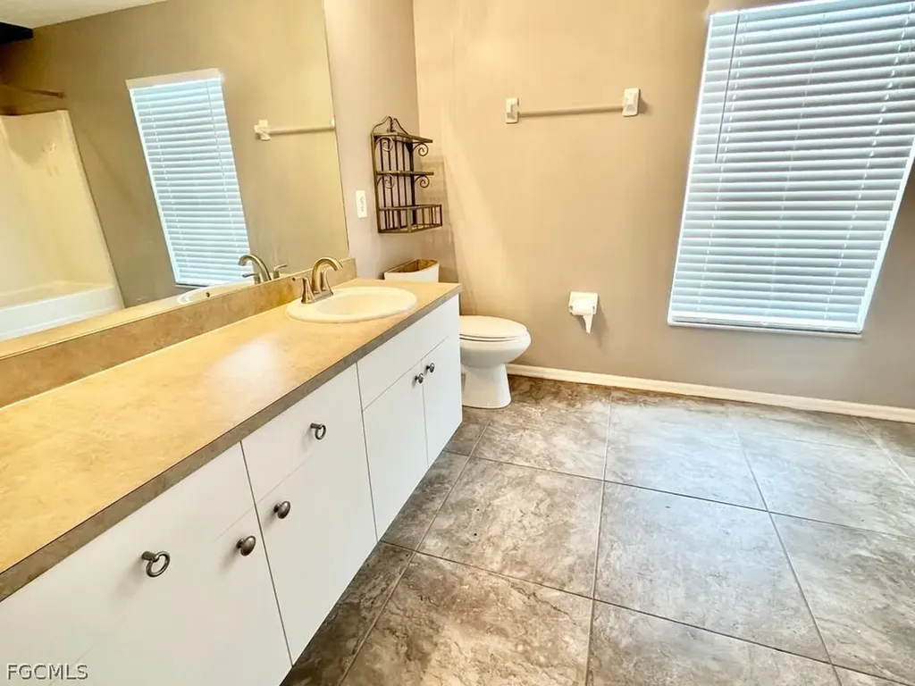 2453 NW 8th Terrace Cape Coral FL 33993