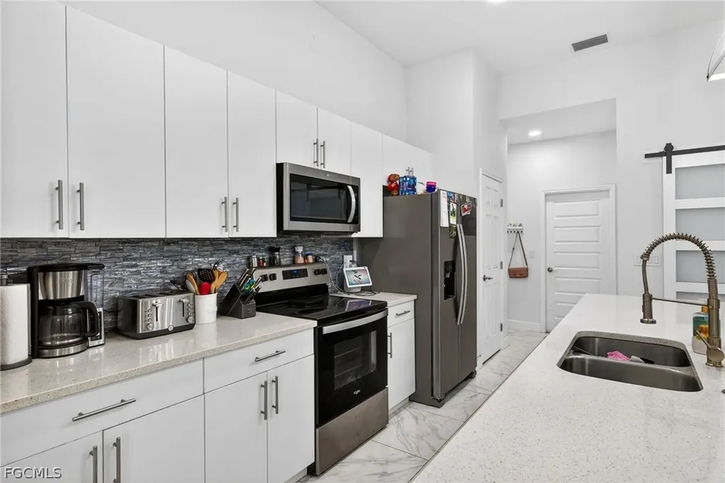 1137 NE 4th Avenue Cape Coral FL 33909