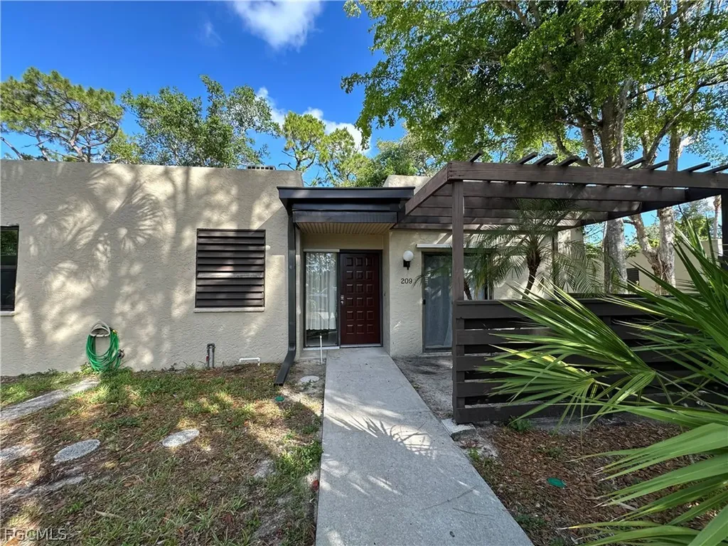 209 Pinebrook Drive Fort Myers FL 33907