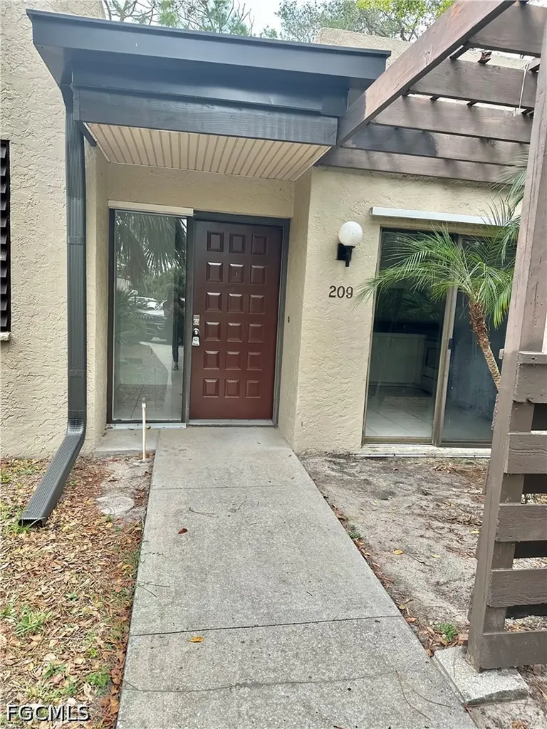 209 Pinebrook Drive Fort Myers FL 33907