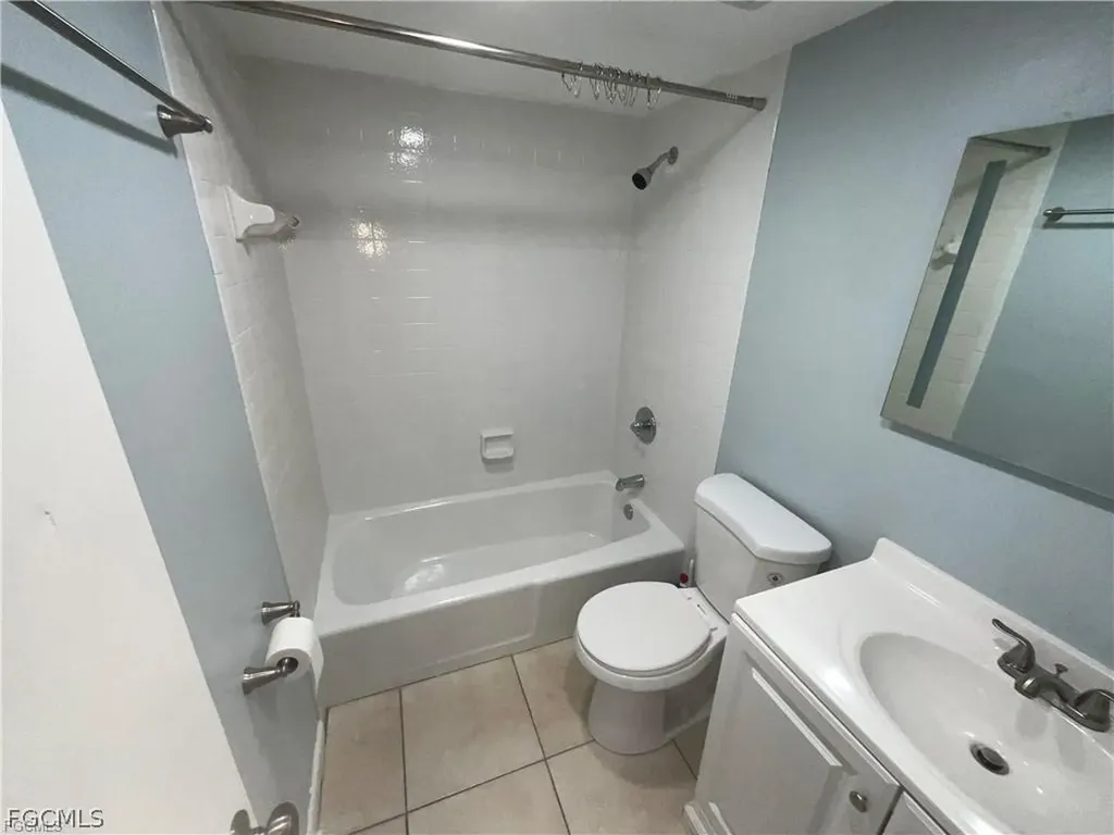 610 SE 13th Court Cape Coral FL 33990