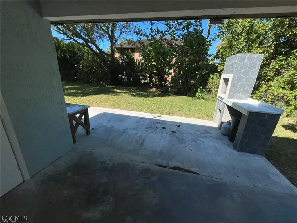 610 SE 13th Court Cape Coral FL 33990