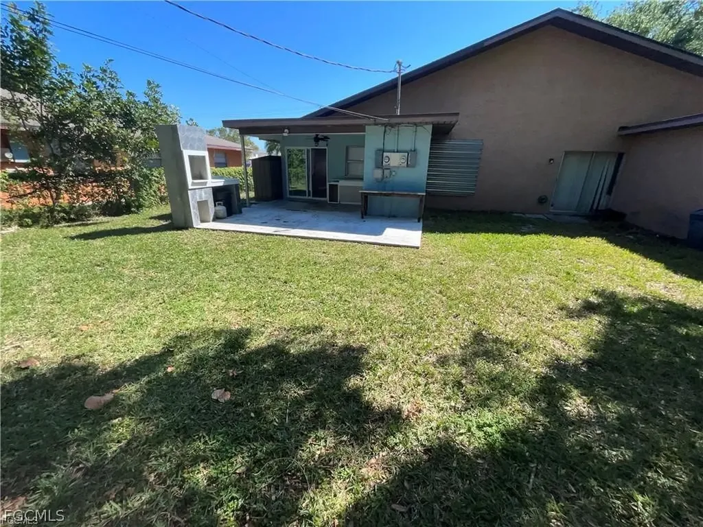 610 SE 13th Court Cape Coral FL 33990