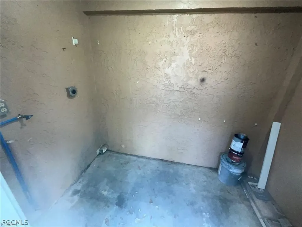 610 SE 13th Court Cape Coral FL 33990