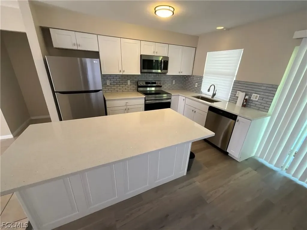 610 SE 13th Court Cape Coral FL 33990