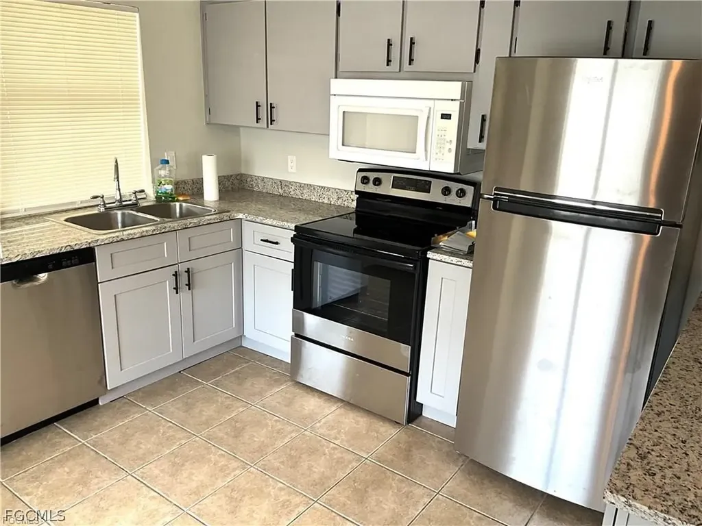 610 SE 13th Court Cape Coral FL 33990