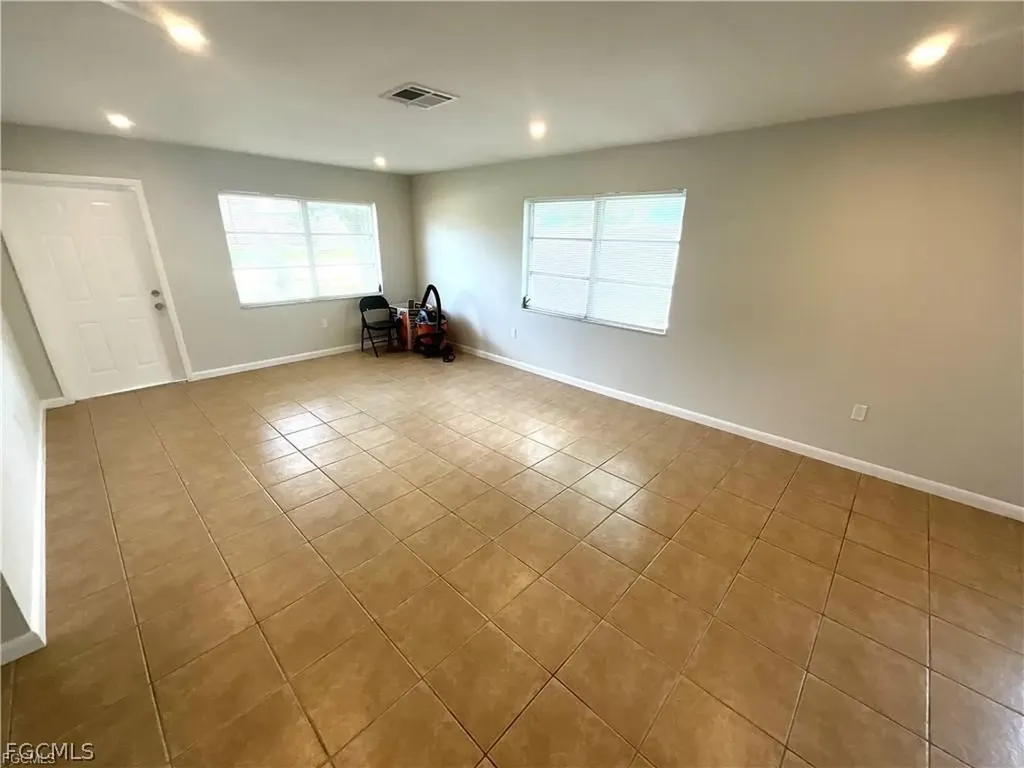 610 SE 13th Court Cape Coral FL 33990