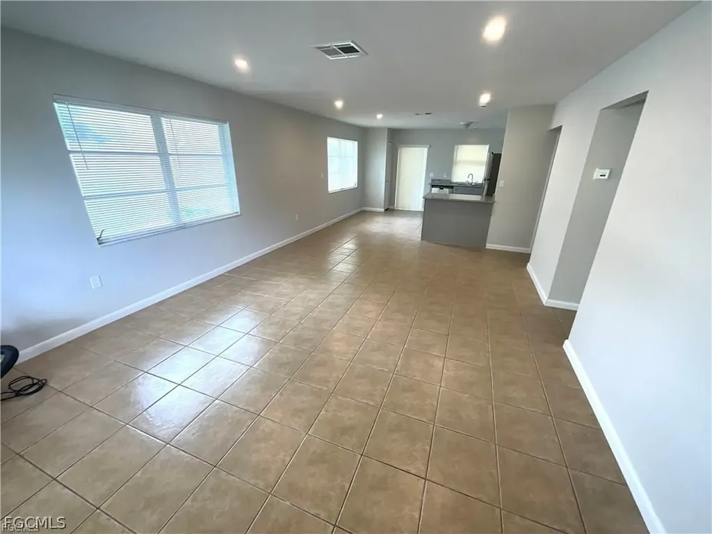 610 SE 13th Court Cape Coral FL 33990