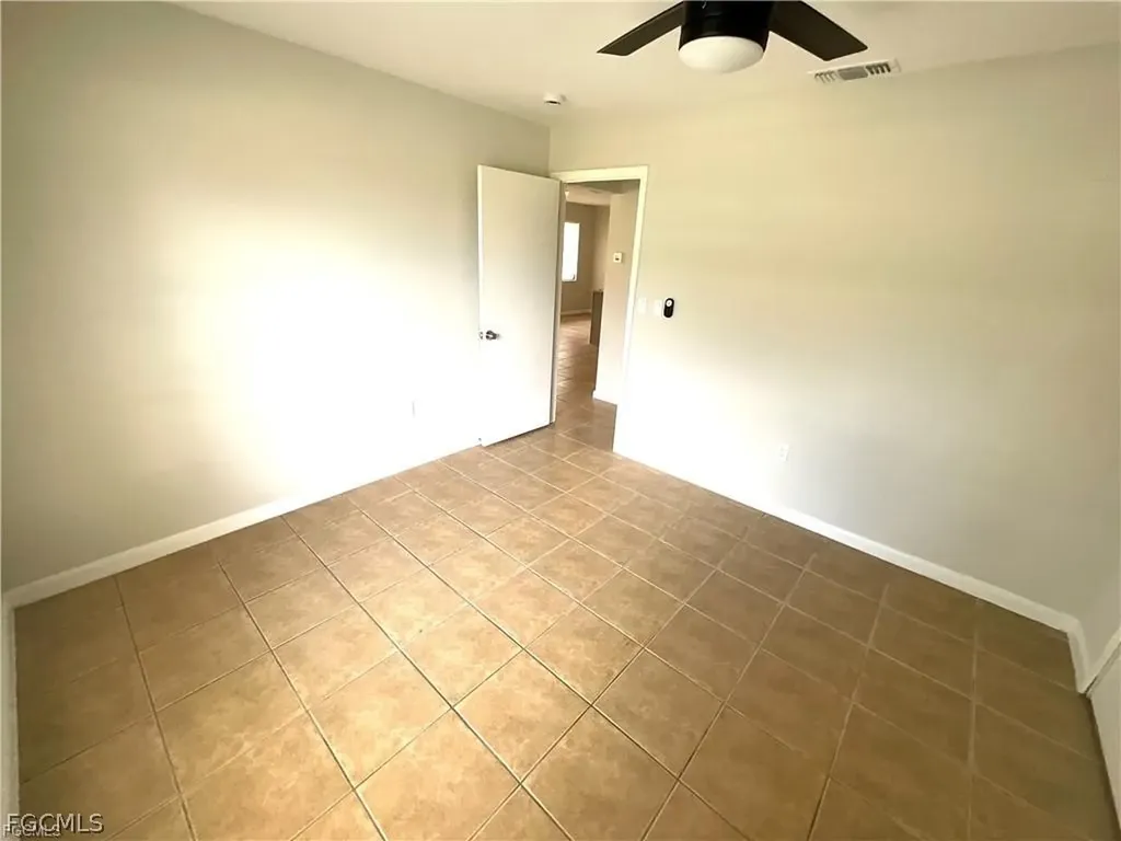 610 SE 13th Court Cape Coral FL 33990