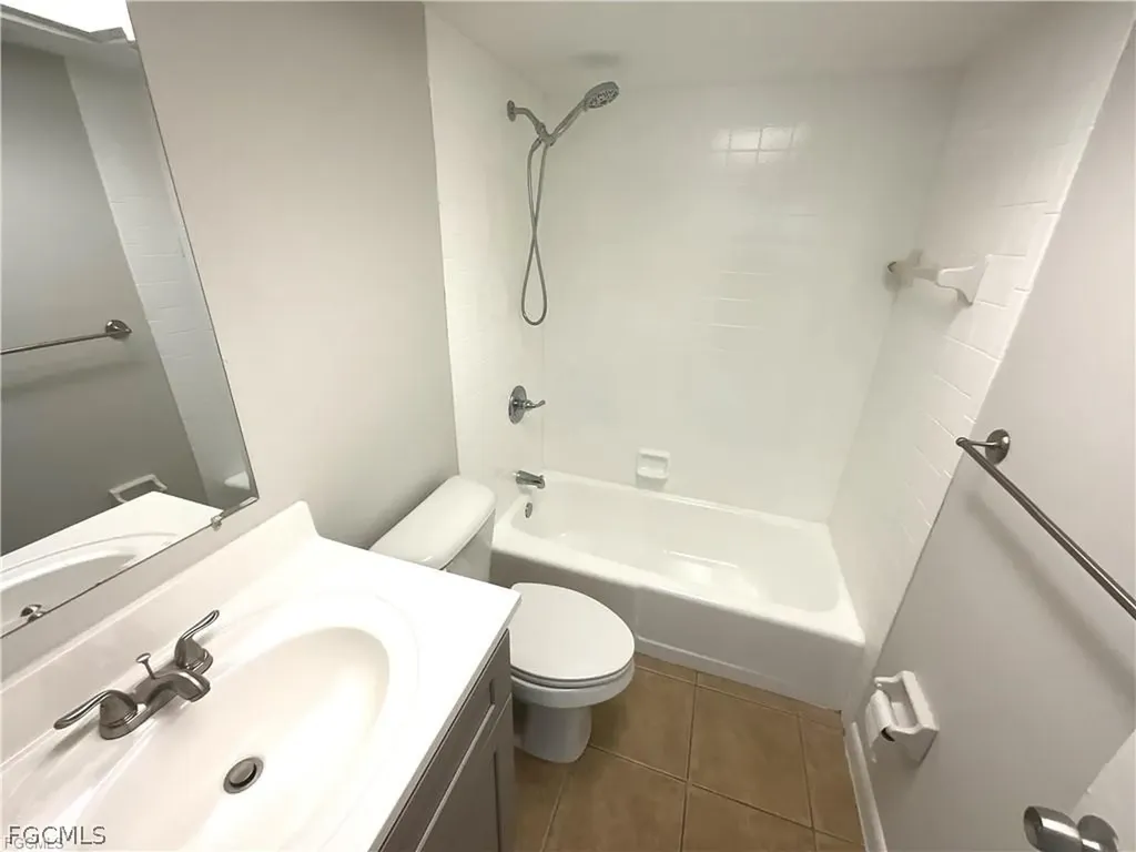 610 SE 13th Court Cape Coral FL 33990