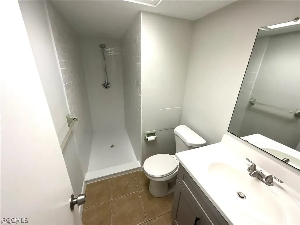 610 SE 13th Court Cape Coral FL 33990