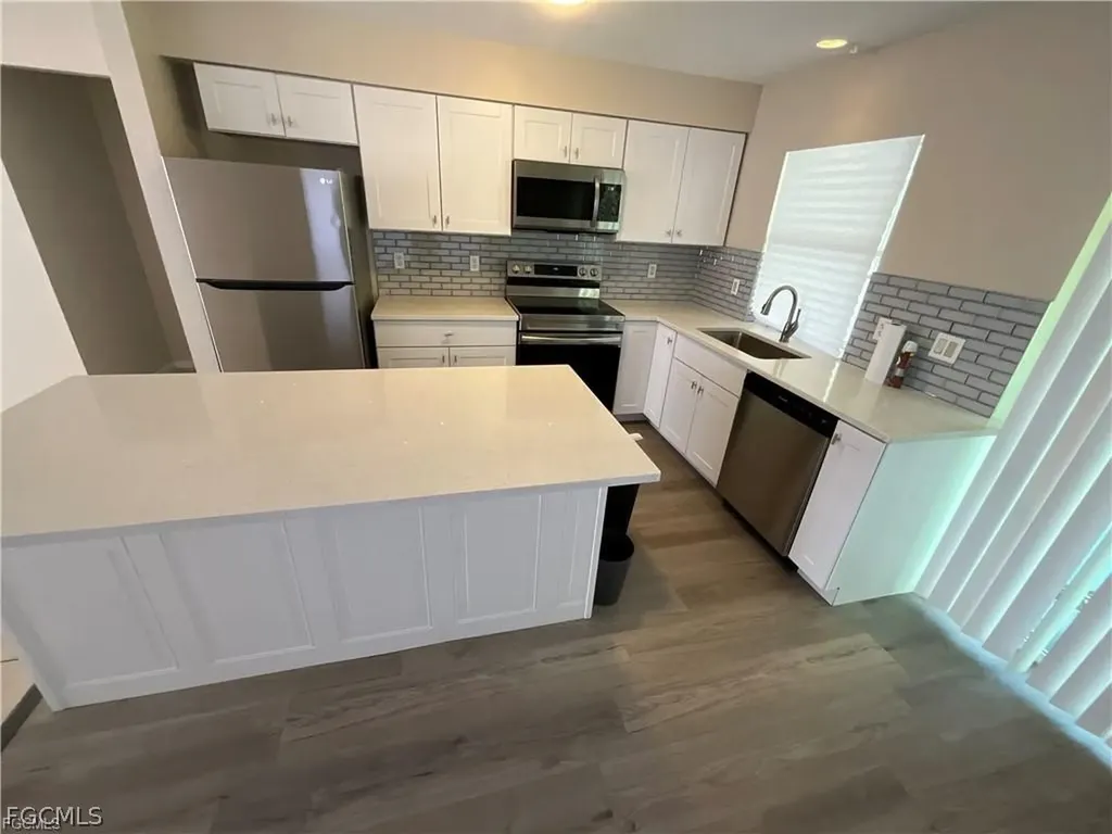 610 SE 13th Court Cape Coral FL 33990