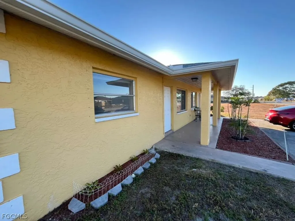 708 SE 8th Street Cape Coral FL 33990
