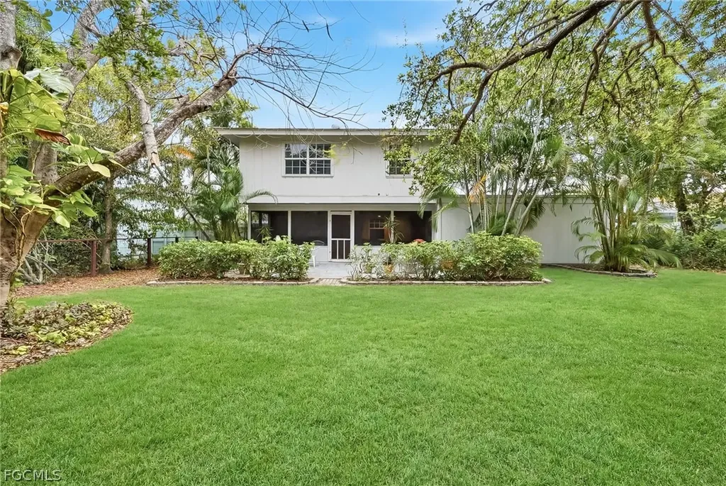 2924 Gladiola Street Fort Myers FL 33901