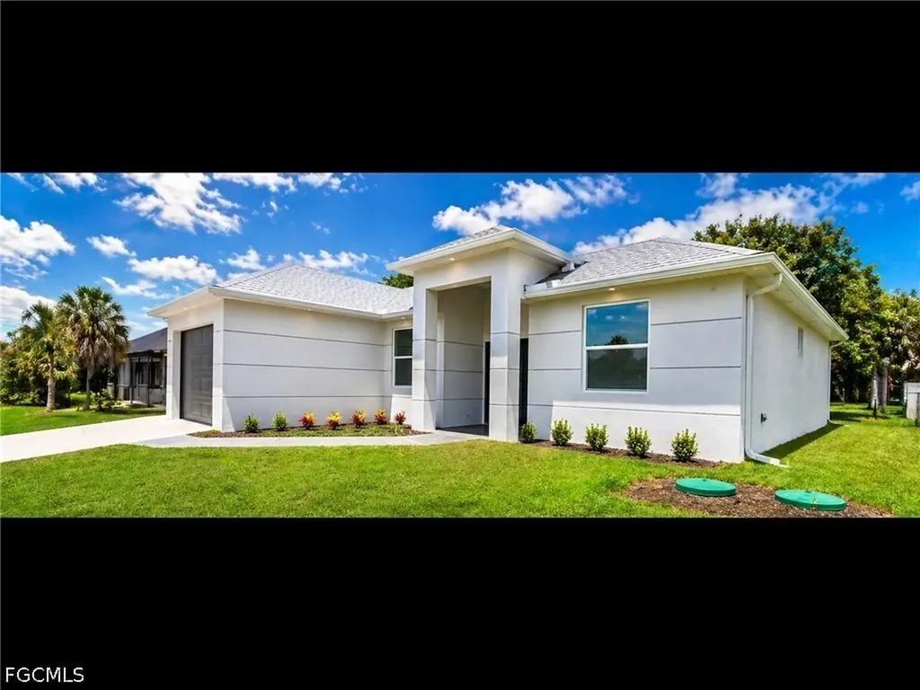 2524 Lakeview Drive Lehigh Acres FL 33936