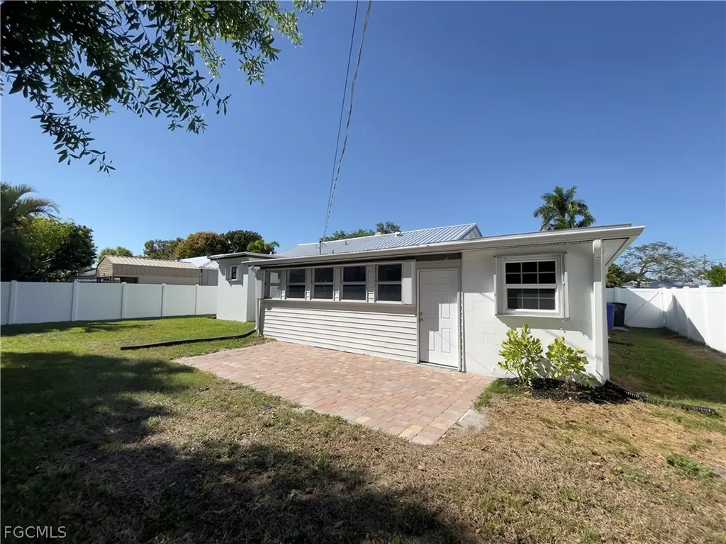 1562 Ransom Street Fort Myers FL 33901