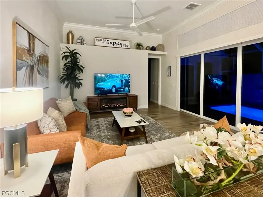 1628 Cayman Court Naples FL 34119