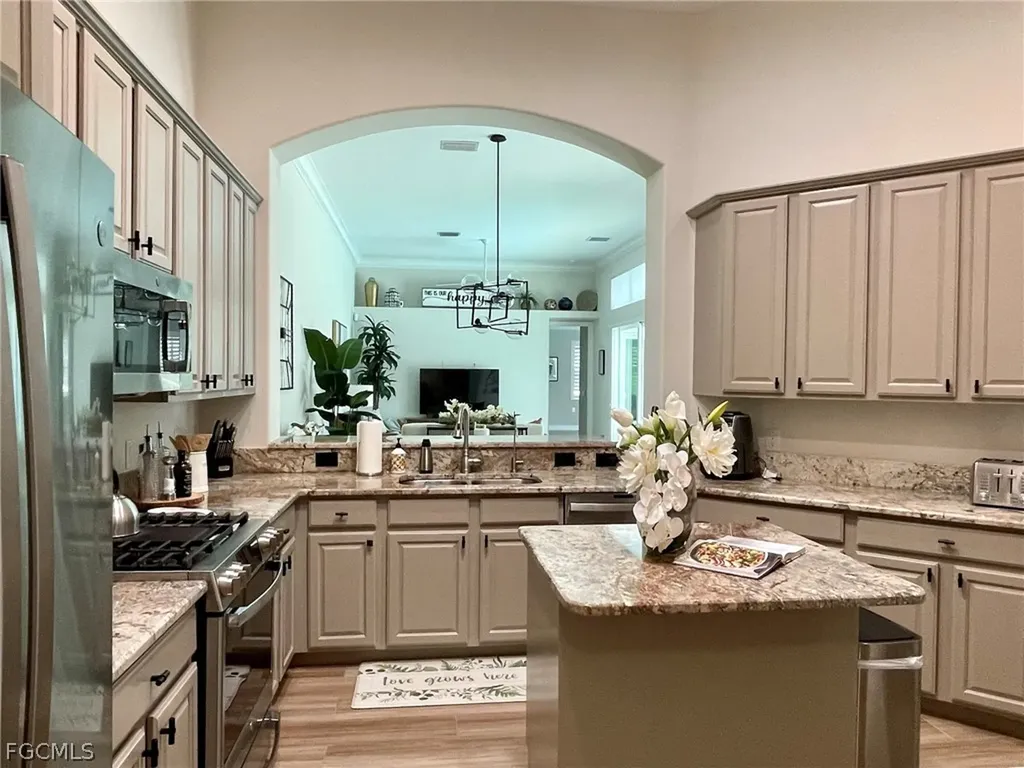 1628 Cayman Court Naples FL 34119