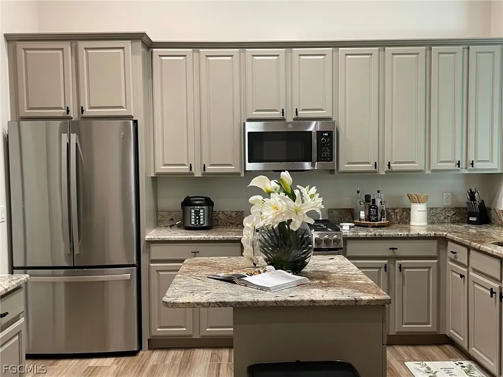 1628 Cayman Court Naples FL 34119